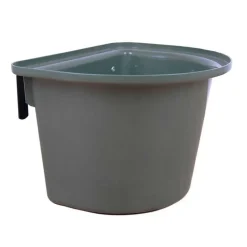 Mangeoire en plastique avec crochets